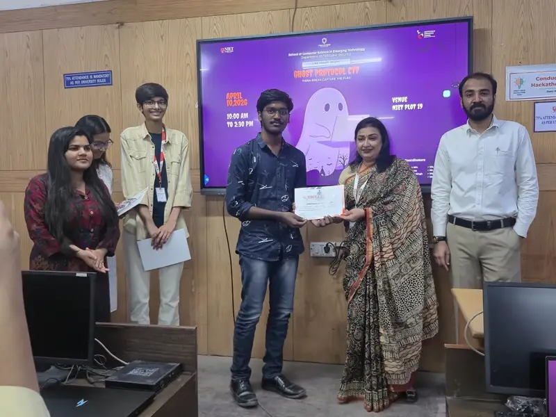 Certificate handover for the winning team